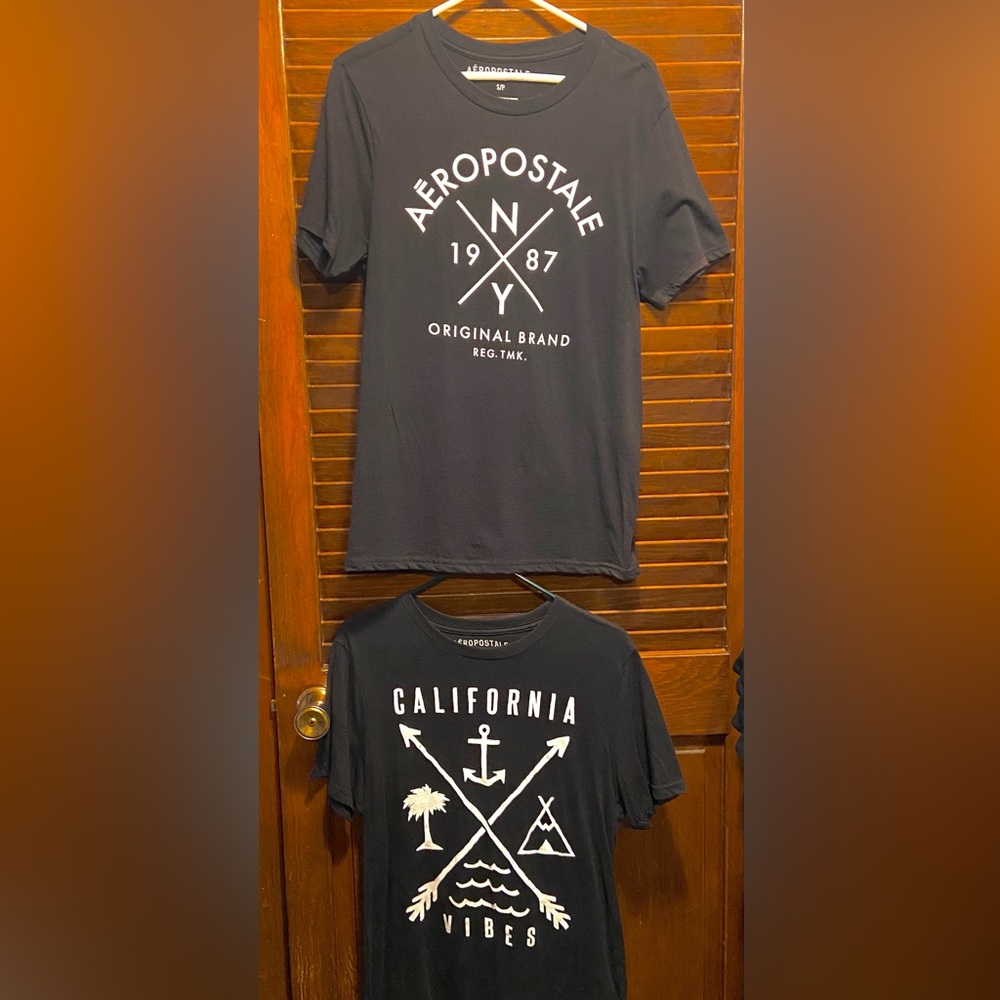 2 Aeropostale Vtg. Graphic T-Shirts. Black NY & CA - Pit-to-pit: 19” inches.